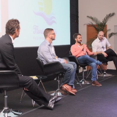 Dr. Iã Miranda palestrando no Congresso Brasileiro de Quiropraxia